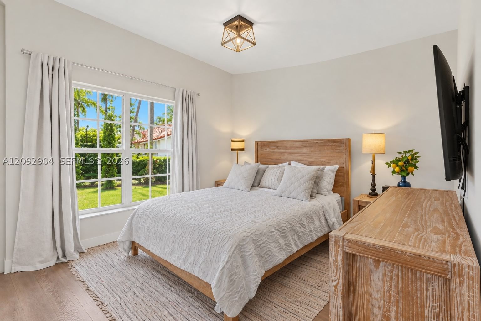 Real estate property located at 10600 54th St, Miami-dade, Doral Sands, Doral, FL