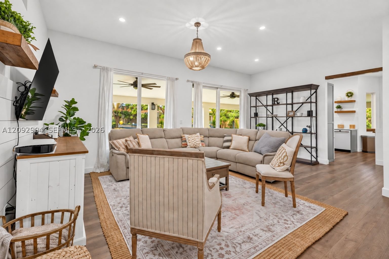 Real estate property located at 10600 54th St, Miami-dade, Doral Sands, Doral, FL