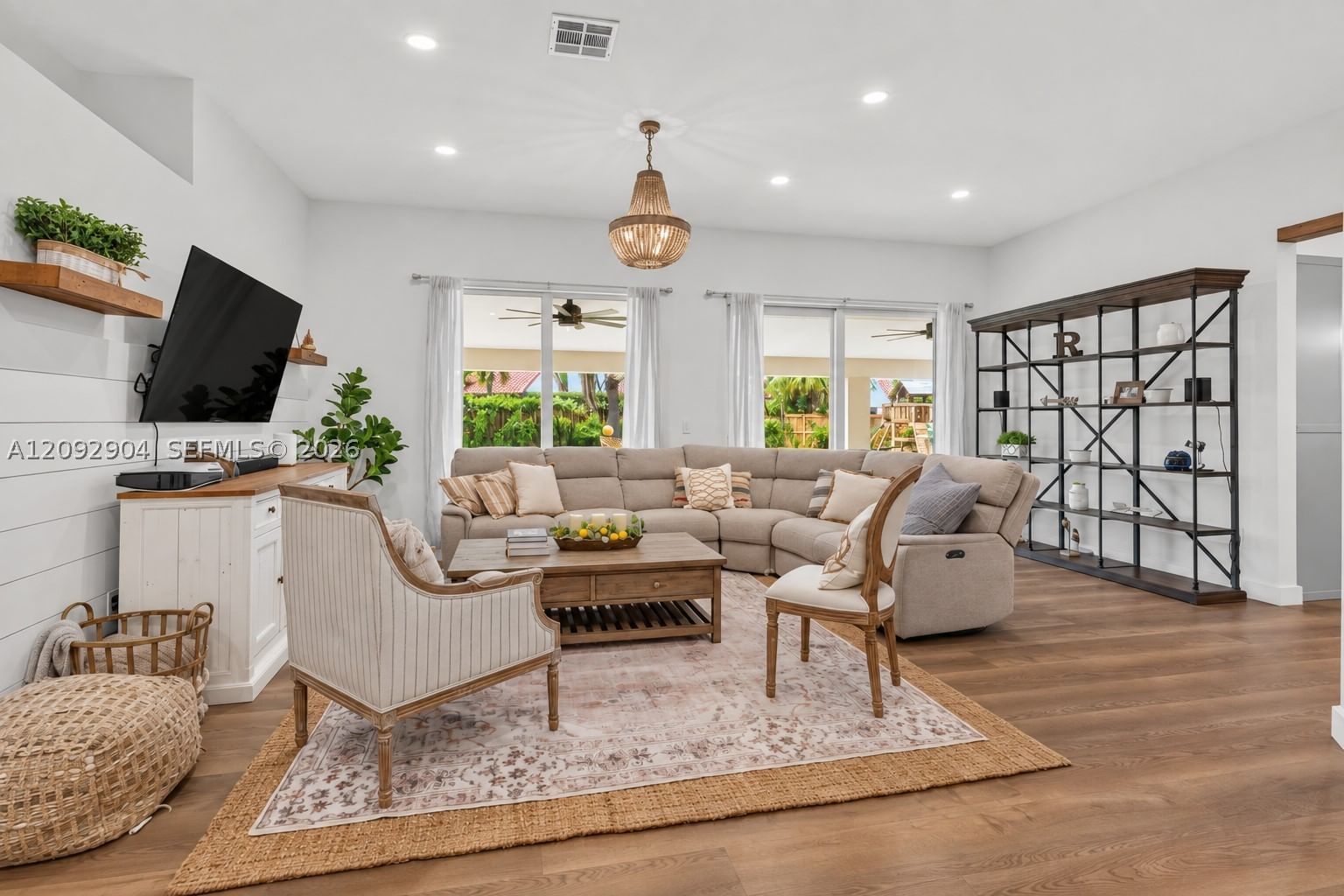 Real estate property located at 10600 54th St, Miami-dade, Doral Sands, Doral, FL
