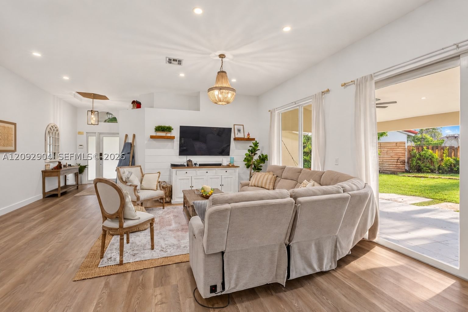 Real estate property located at 10600 54th St, Miami-dade, Doral Sands, Doral, FL