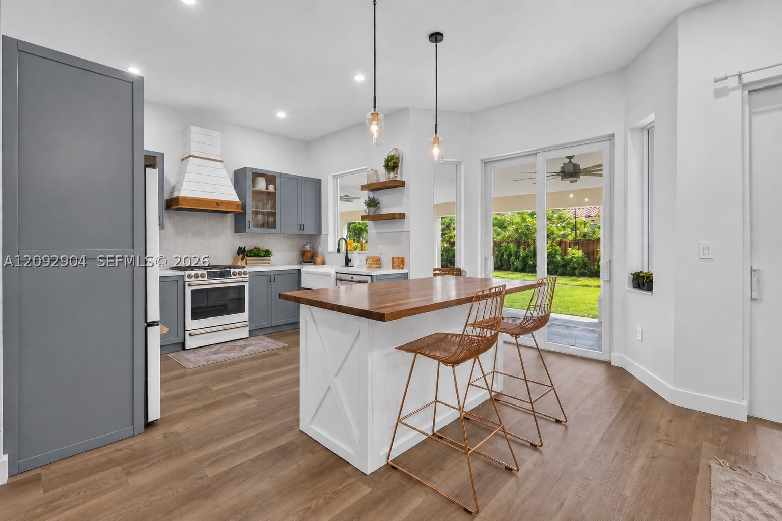 Real estate property located at 10600 54th St, Miami-dade, Doral Sands, Doral, FL