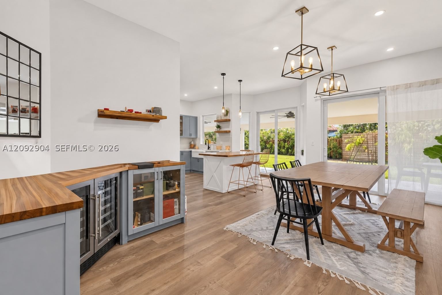 Real estate property located at 10600 54th St, Miami-dade, Doral Sands, Doral, FL
