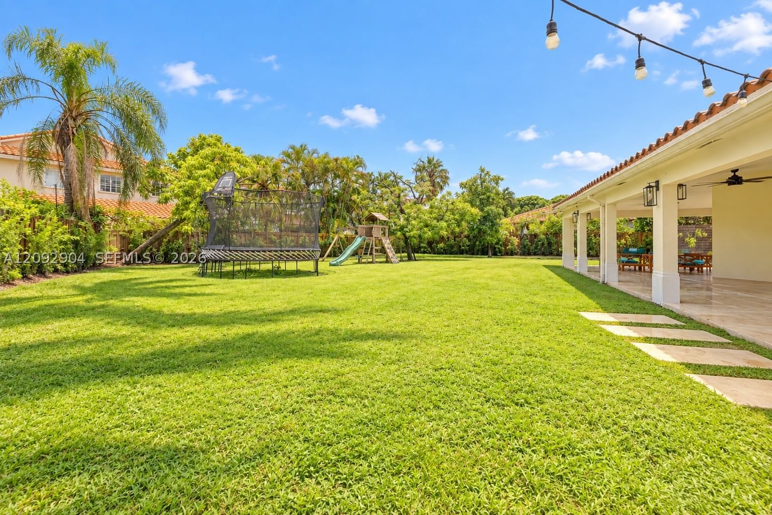 Real estate property located at 10600 54th St, Miami-dade, Doral Sands, Doral, FL