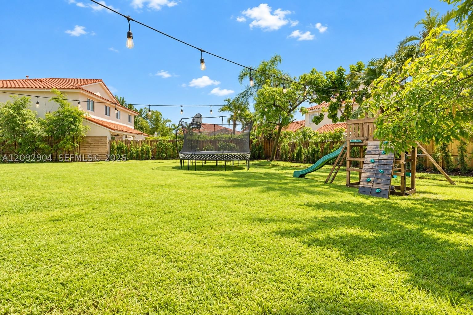 Real estate property located at 10600 54th St, Miami-dade, Doral Sands, Doral, FL