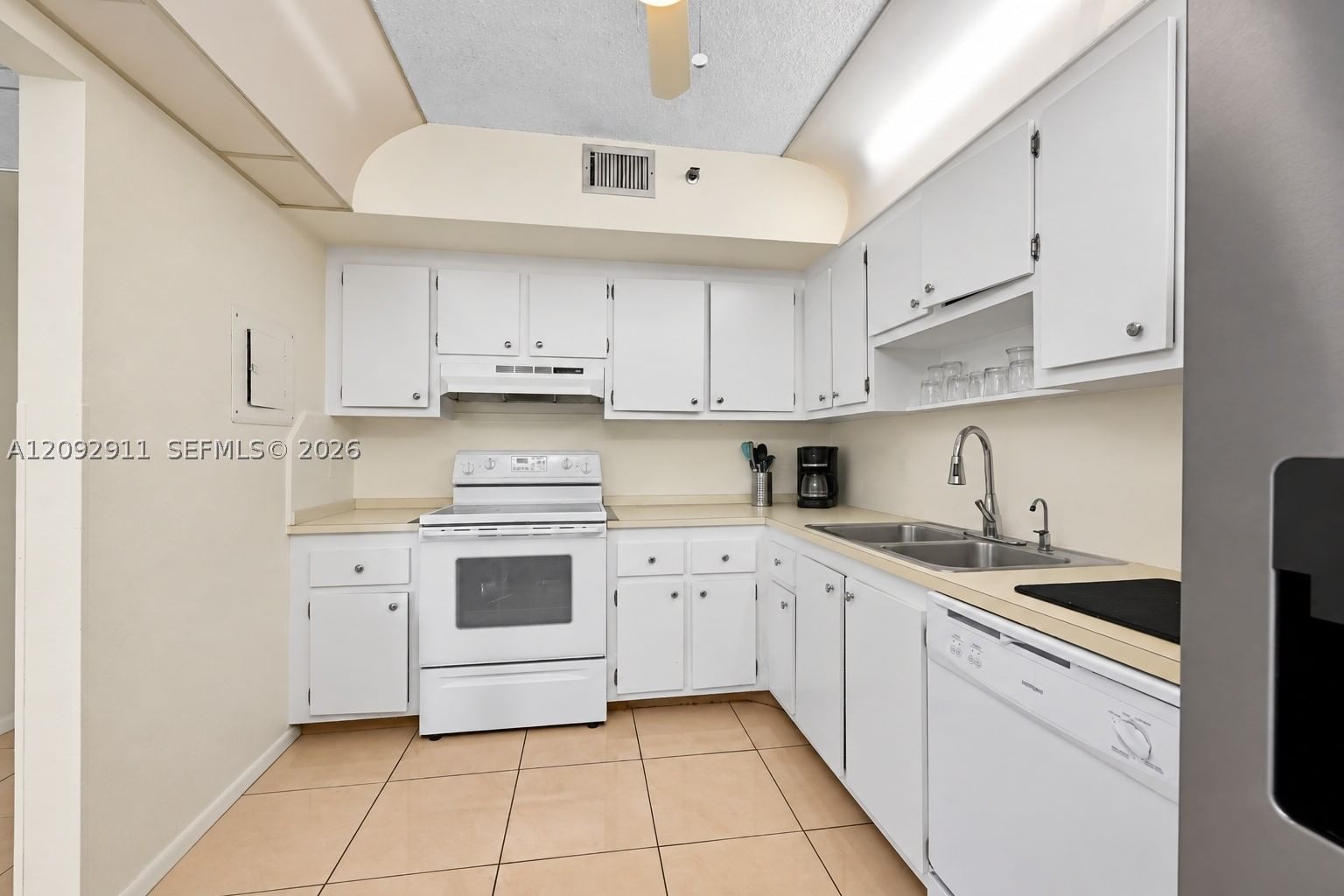 Real estate property located at 919 Hillcrest Dr #401, Broward, Hillcrest East No 20 Cond, Hollywood, FL