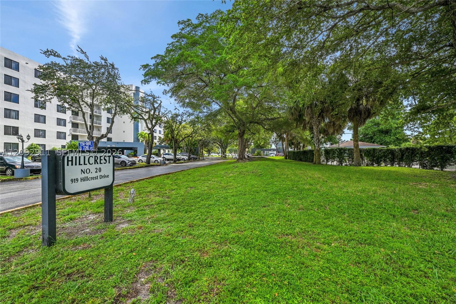 Real estate property located at 919 Hillcrest Dr #401, Broward, Hillcrest East No 20 Cond, Hollywood, FL