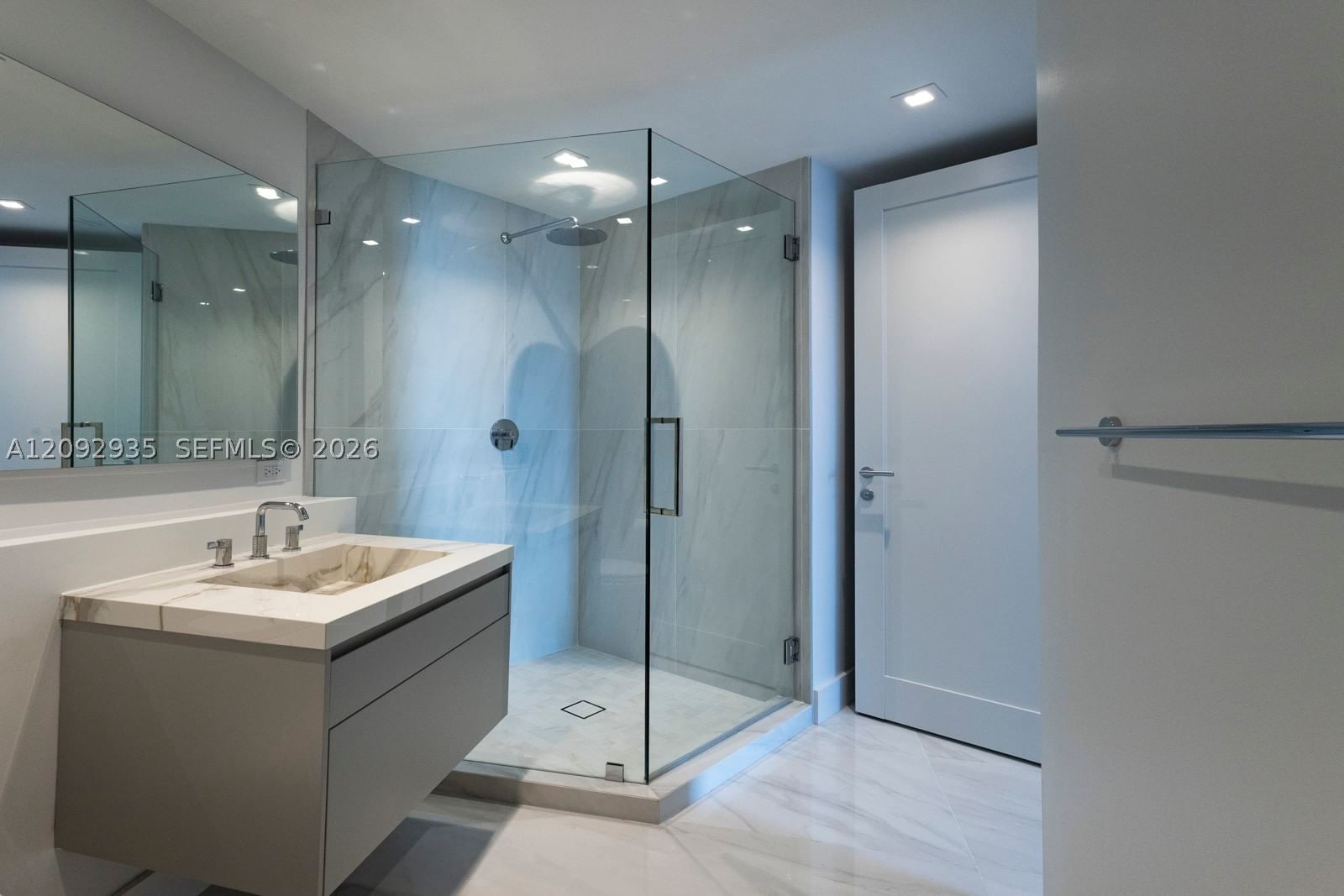 Real estate property located at 300 Pointe Dr #4206, Miami-dade, Portofino Tower Condo, Miami Beach, FL
