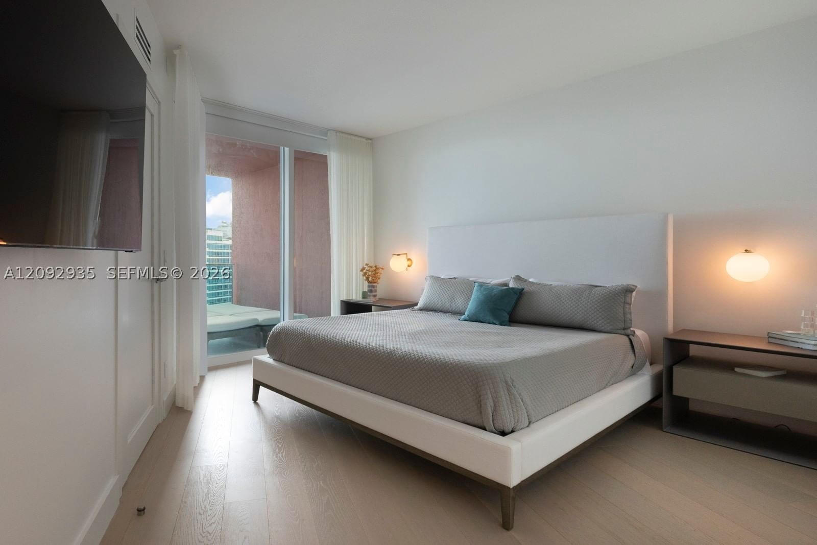 Real estate property located at 300 Pointe Dr #4206, Miami-dade, Portofino Tower Condo, Miami Beach, FL