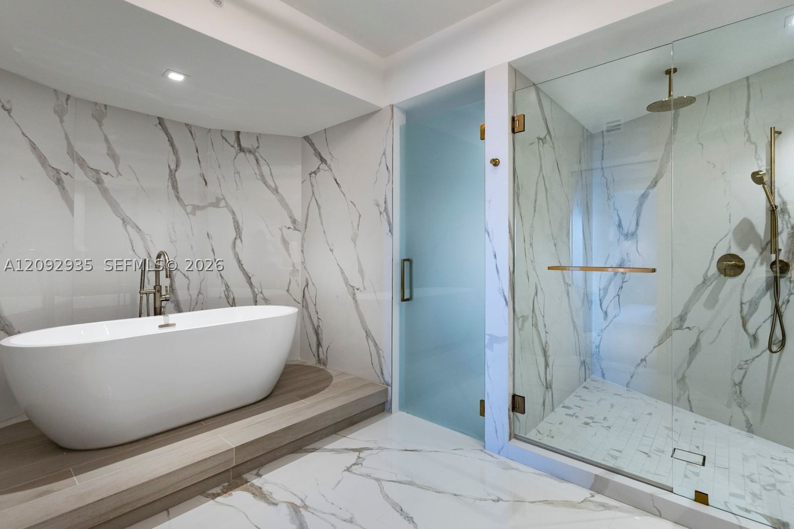 Real estate property located at 300 Pointe Dr #4206, Miami-dade, Portofino Tower Condo, Miami Beach, FL