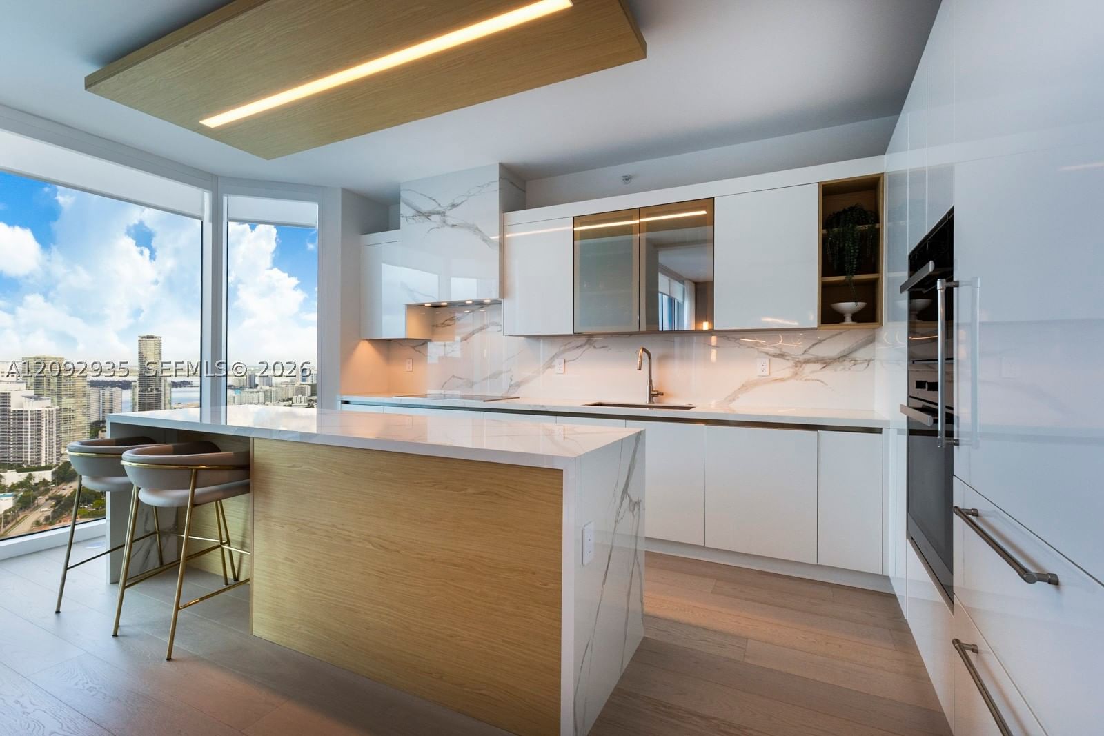 Real estate property located at 300 Pointe Dr #4206, Miami-dade, Portofino Tower Condo, Miami Beach, FL