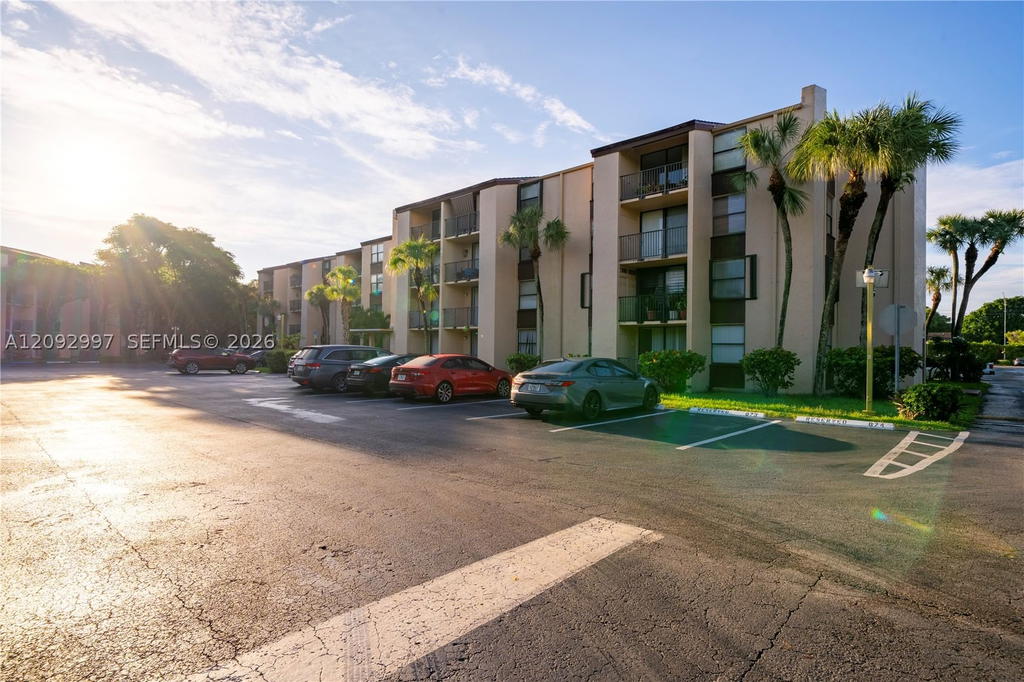 Real estate property located at 14601 Kendall Dr #206K, Miami-dade, Promenade At Kendale Lake, Miami, FL