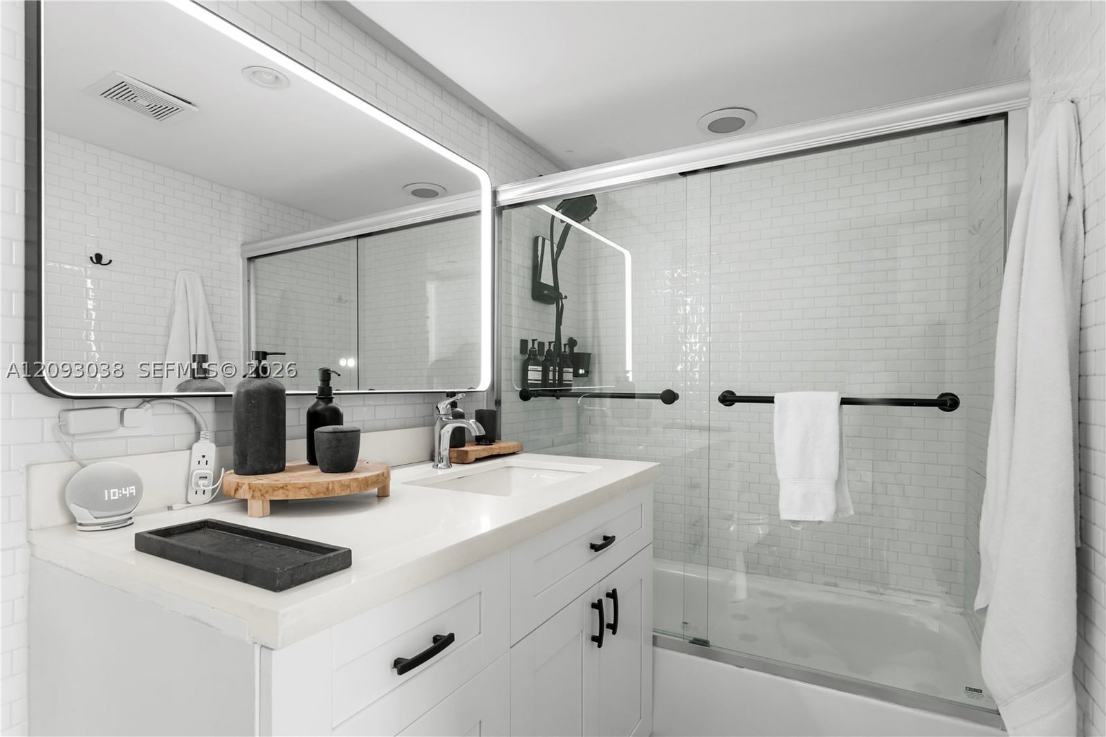 Real estate property located at 4301 Collins Ave #207, Miami-dade, Vendome Place Condo, Miami Beach, FL