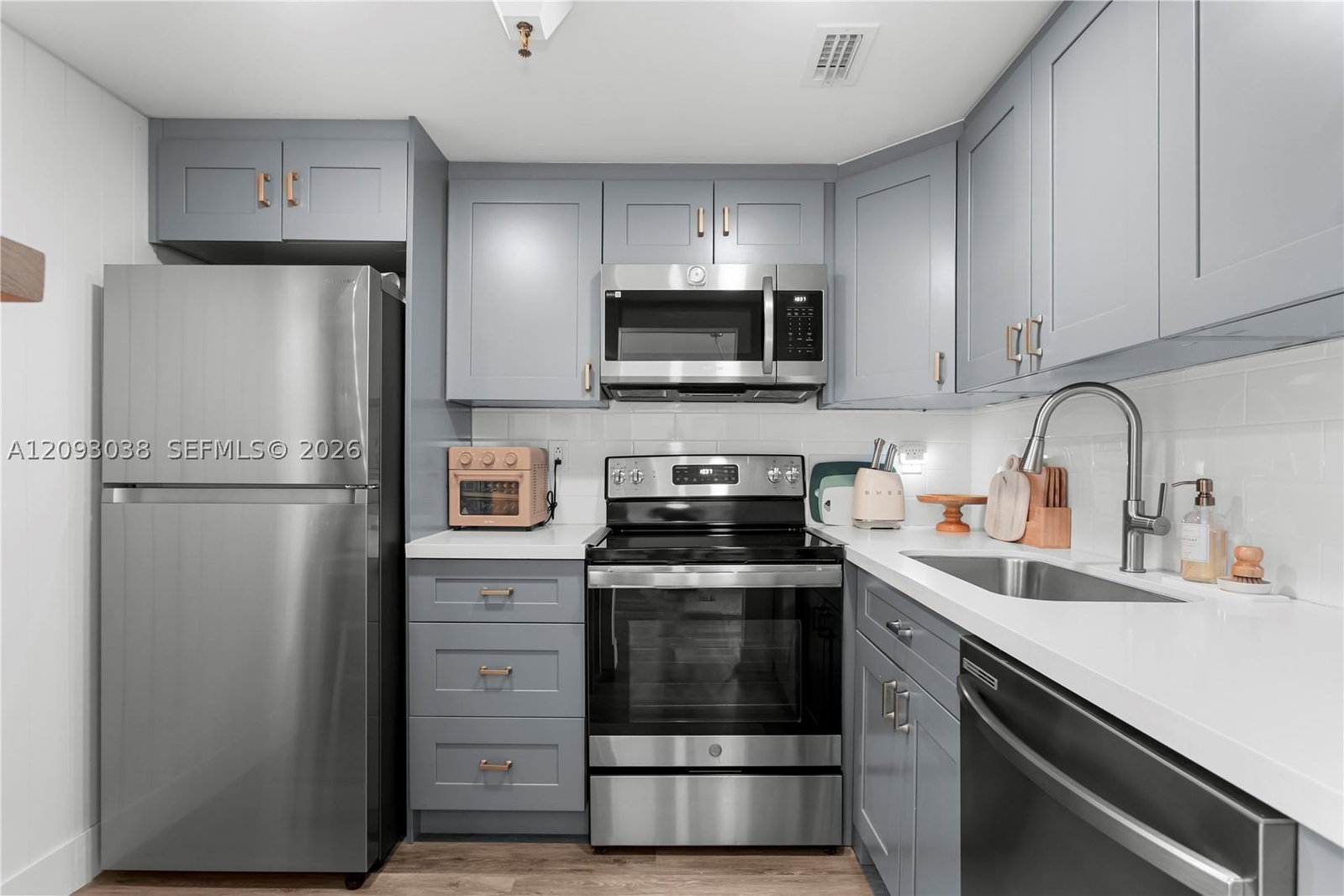 Real estate property located at 4301 Collins Ave #207, Miami-dade, Vendome Place Condo, Miami Beach, FL