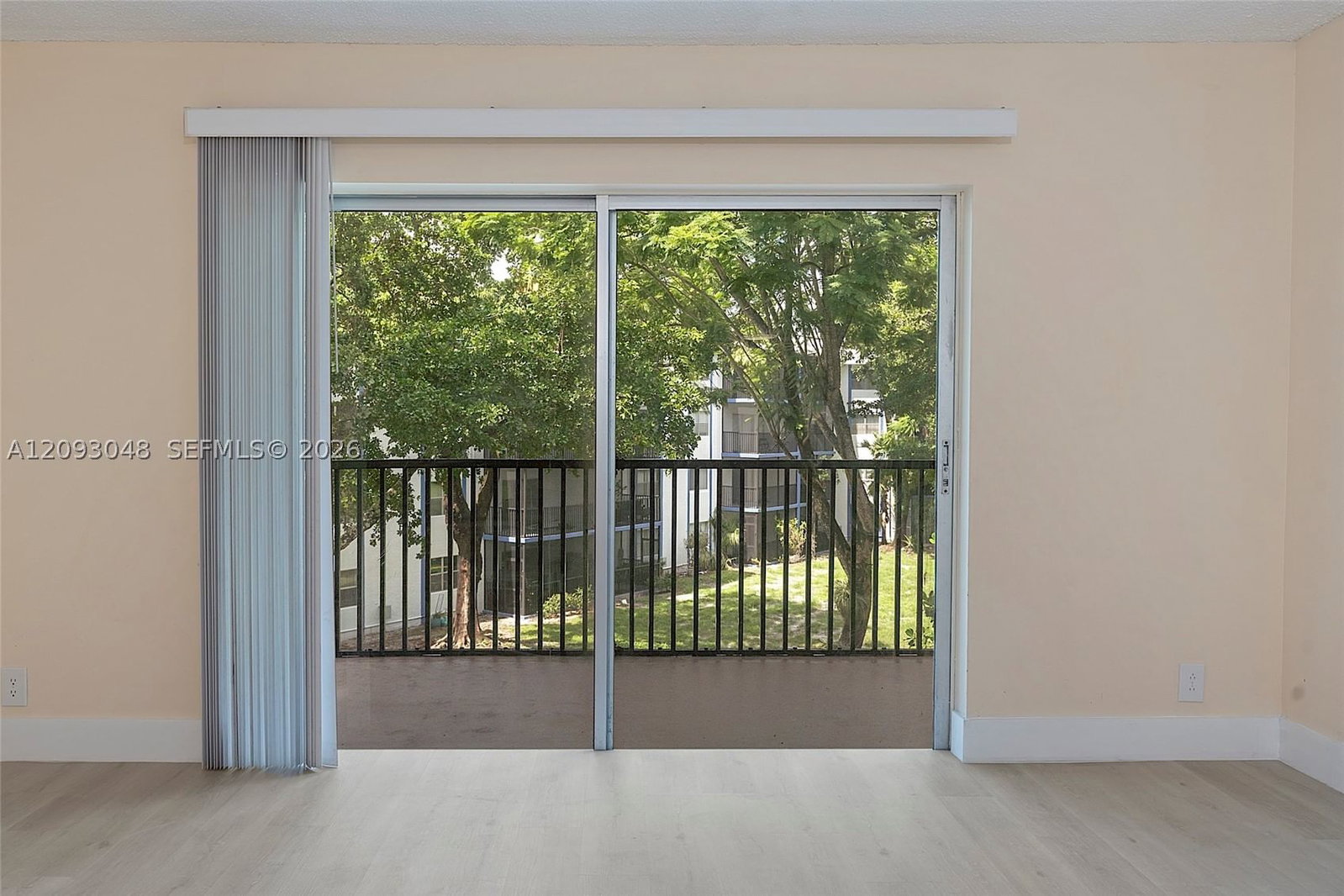 Real estate property located at 6001 Falls Cir Dr #309, Broward, Inverrary Country Club, Lauderhill, FL