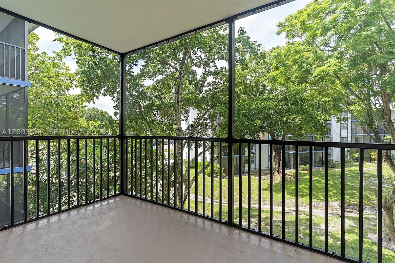 Real estate property located at 6001 Falls Cir Dr #309, Broward, Inverrary Country Club, Lauderhill, FL