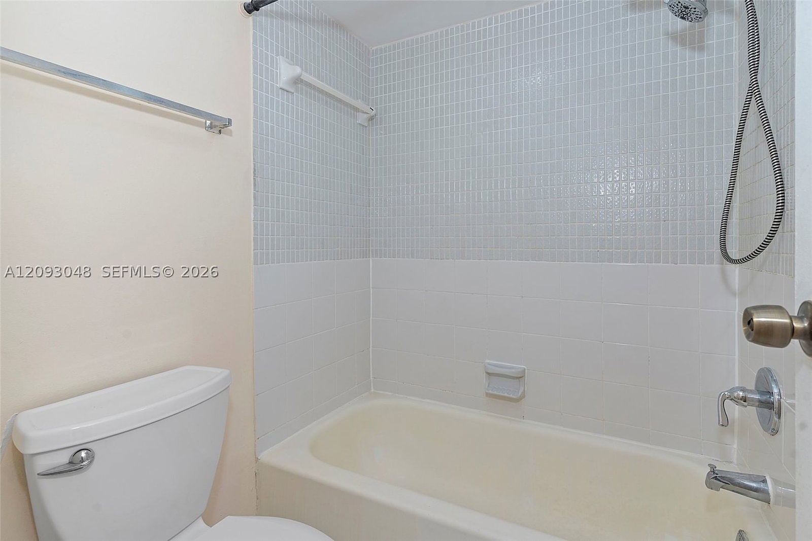 Real estate property located at 6001 Falls Cir Dr #309, Broward, Inverrary Country Club, Lauderhill, FL