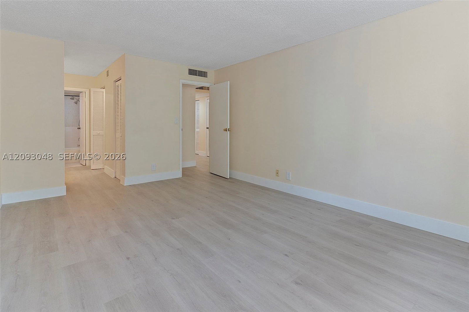 Real estate property located at 6001 Falls Cir Dr #309, Broward, Inverrary Country Club, Lauderhill, FL