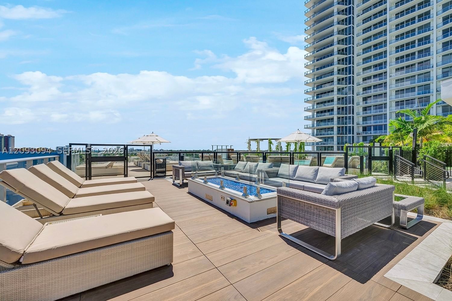 Real estate property located at 220 Lake Shore Dr #1512, Palm Beach, Nautilus 220 Condo, West Palm Beach, FL