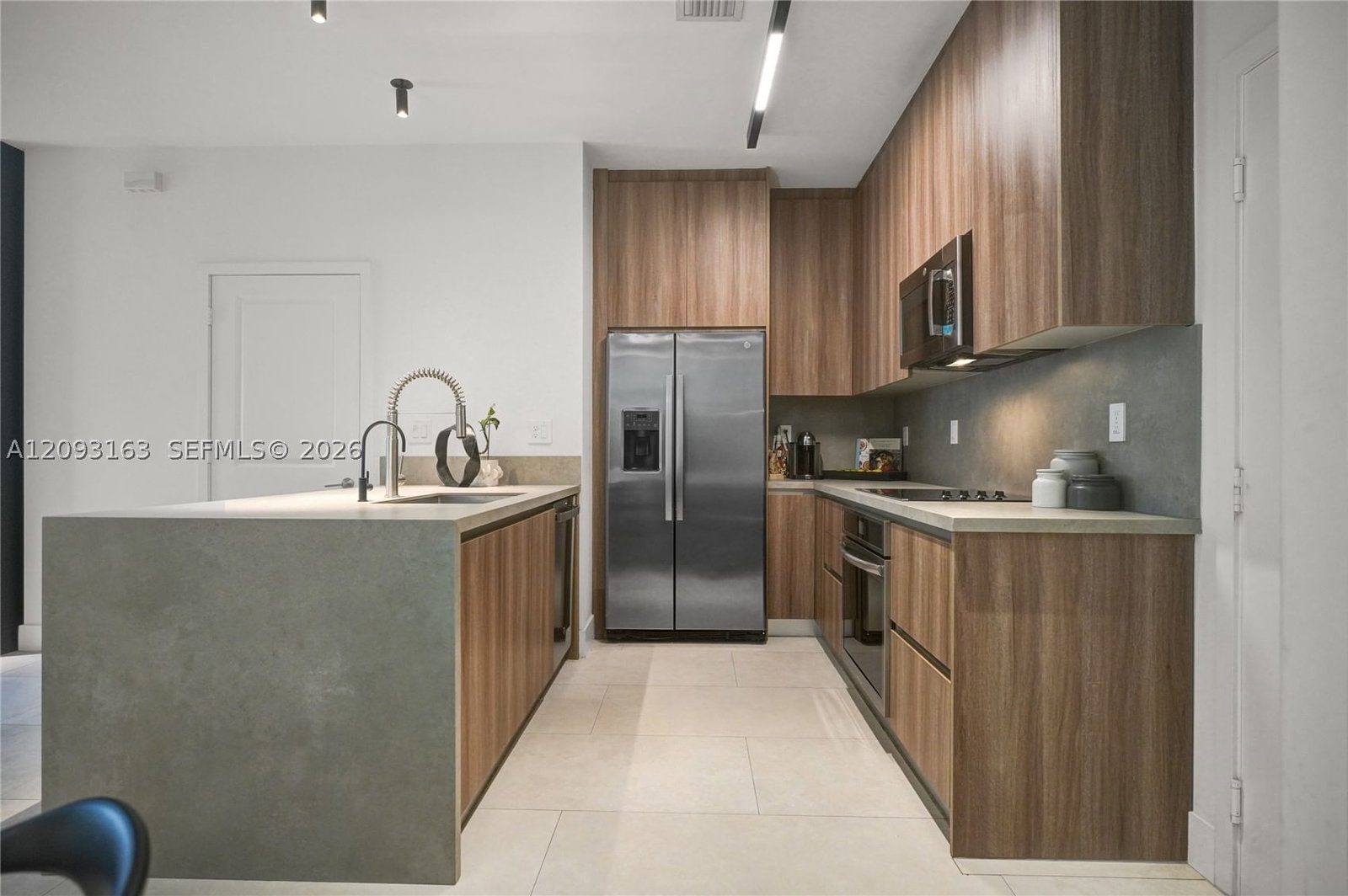 Real estate property located at 4539 83rd Pkwy, Miami-dade, Downtown Doral South Phas, Doral, FL