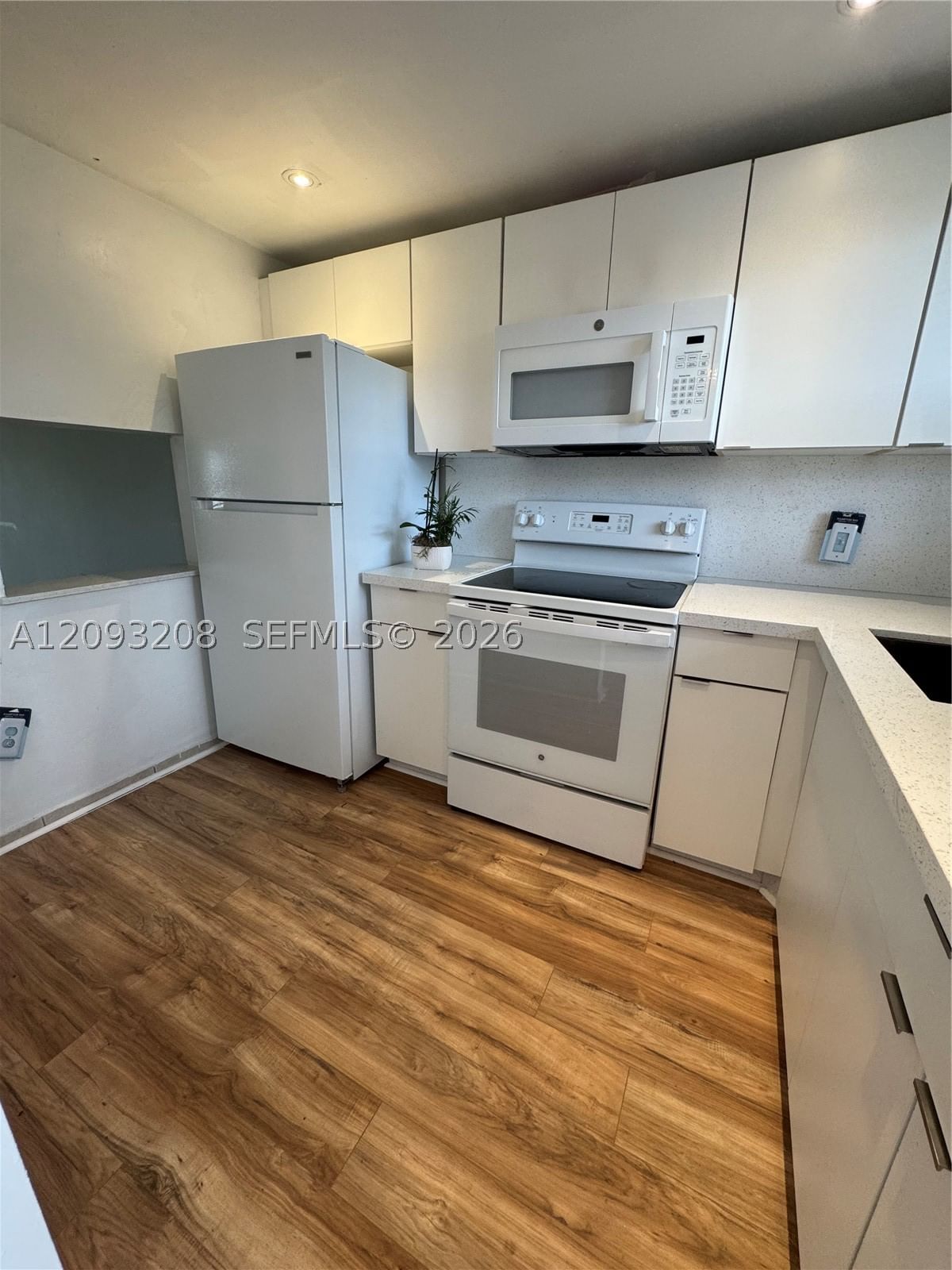 Real estate property located at 8500 Sunrise Lakes Blvd #103, Broward, Sunrise Lakes 49 Condo, Sunrise, FL