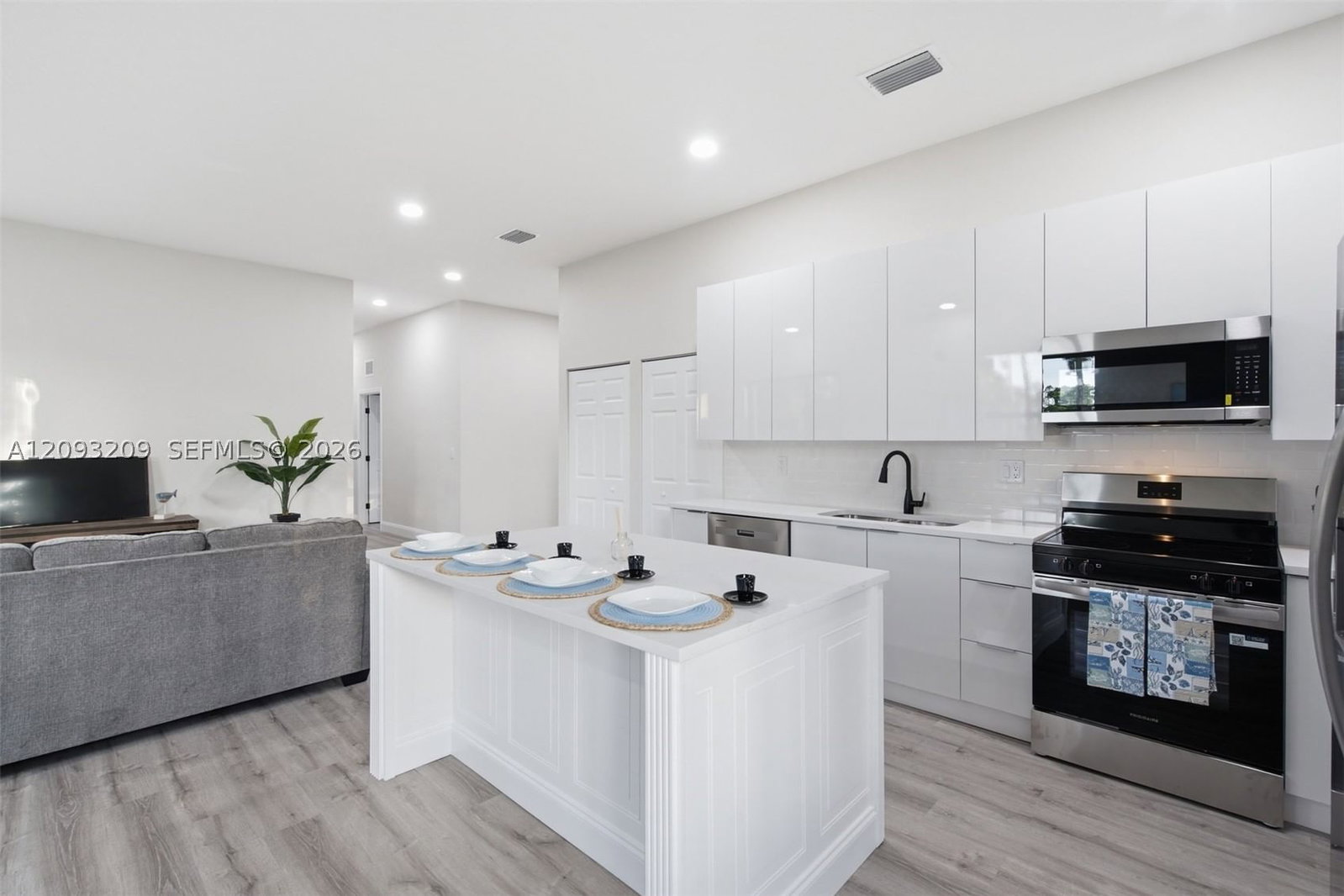 Real estate property located at 923 MILWAUKEE BLVD, Lee, Lehigh Acres, Lehigh Acres, FL