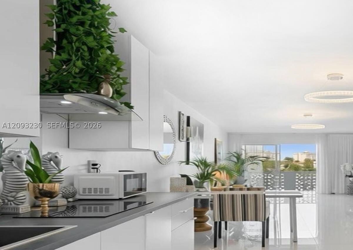 Real estate property located at 13105 Ixora Ct #302, Miami-dade, Keystone Arms Condo, North Miami, FL