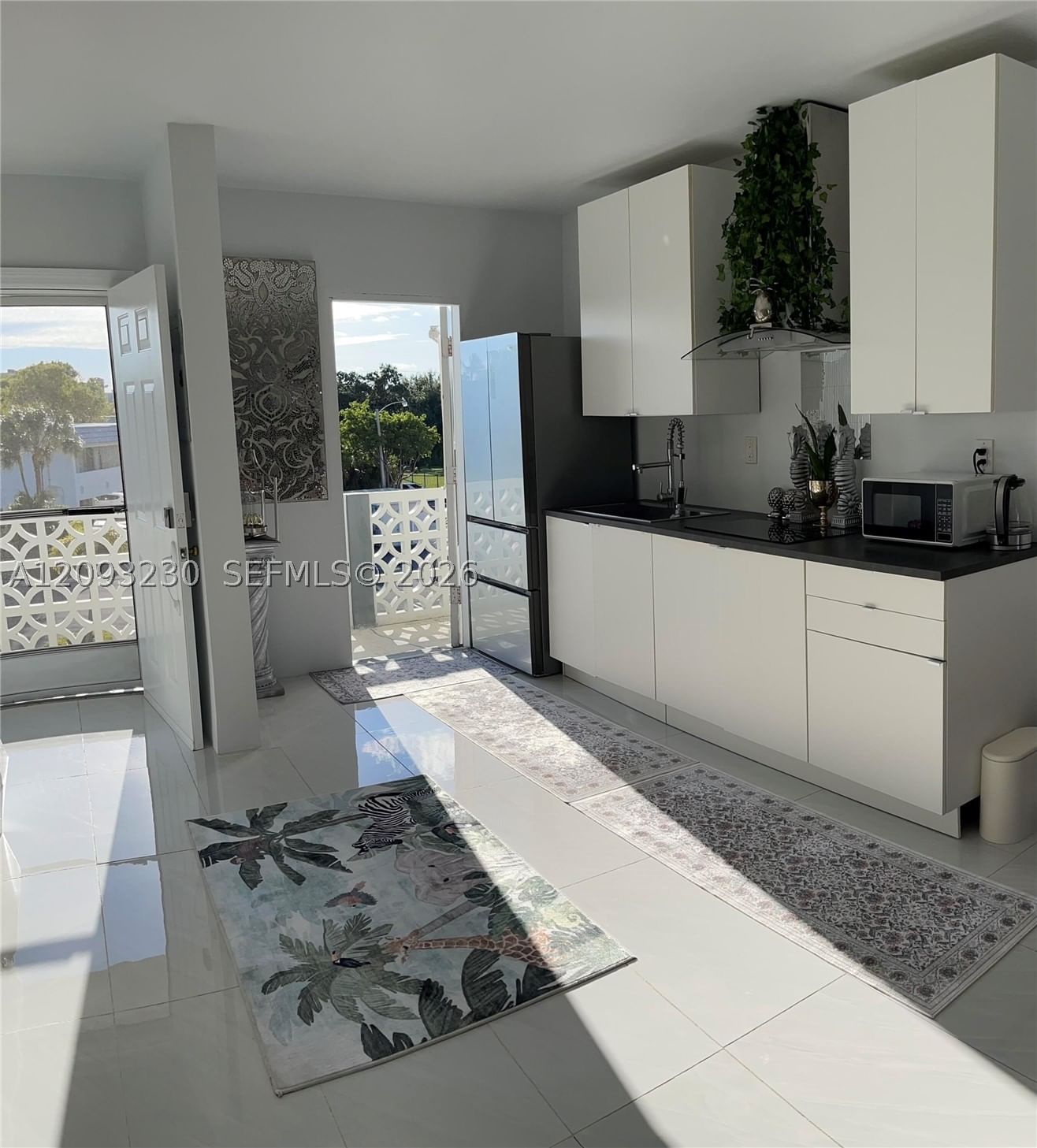 Real estate property located at 13105 Ixora Ct #302, Miami-dade, Keystone Arms Condo, North Miami, FL