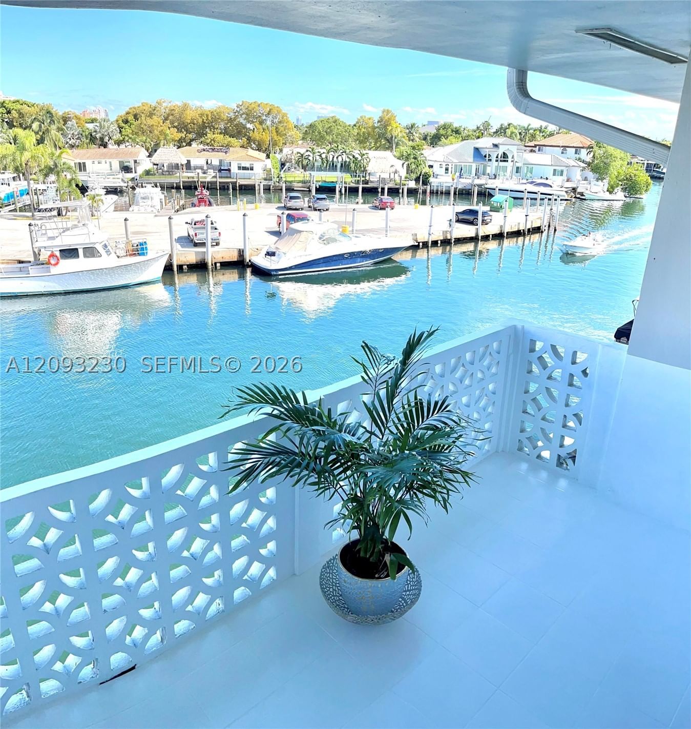 Real estate property located at 13105 Ixora Ct #302, Miami-dade, Keystone Arms Condo, North Miami, FL