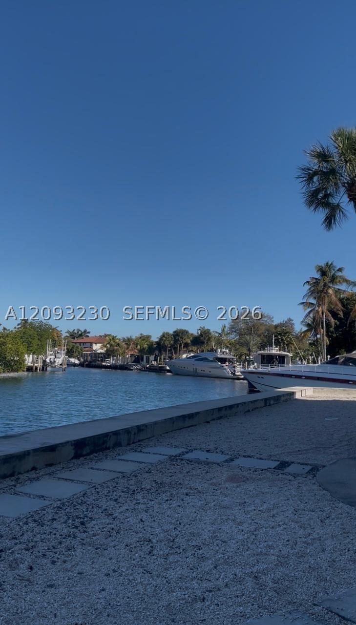 Real estate property located at 13105 Ixora Ct #302, Miami-dade, Keystone Arms Condo, North Miami, FL