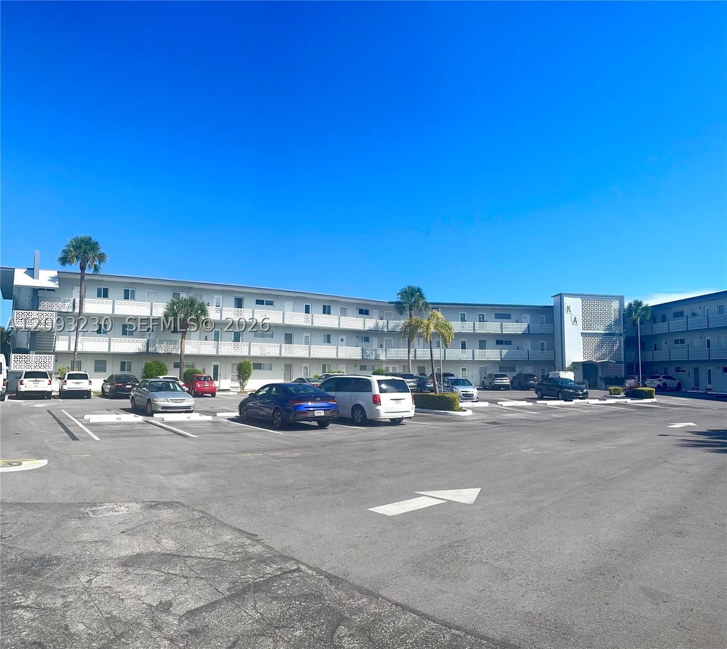 Real estate property located at 13105 Ixora Ct #302, Miami-dade, Keystone Arms Condo, North Miami, FL