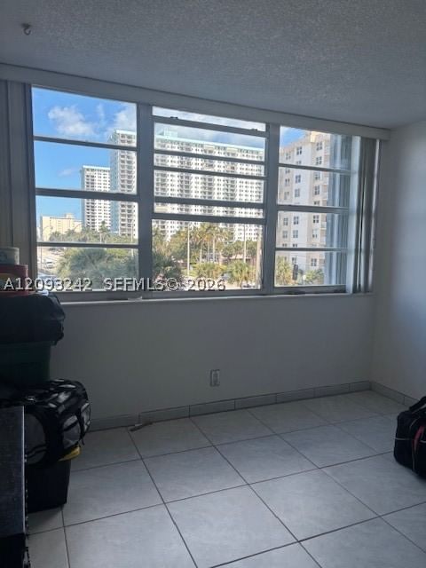 Real estate property located at 1400 Ocean Dr #304, Broward, Trafalgar Towers Condomin, Hollywood, FL