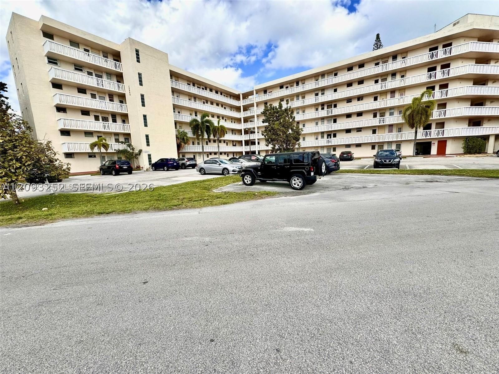 Real estate property located at 2905 Point East Dr L102, Miami-dade, Point East Sec Iii Condo, Aventura, FL