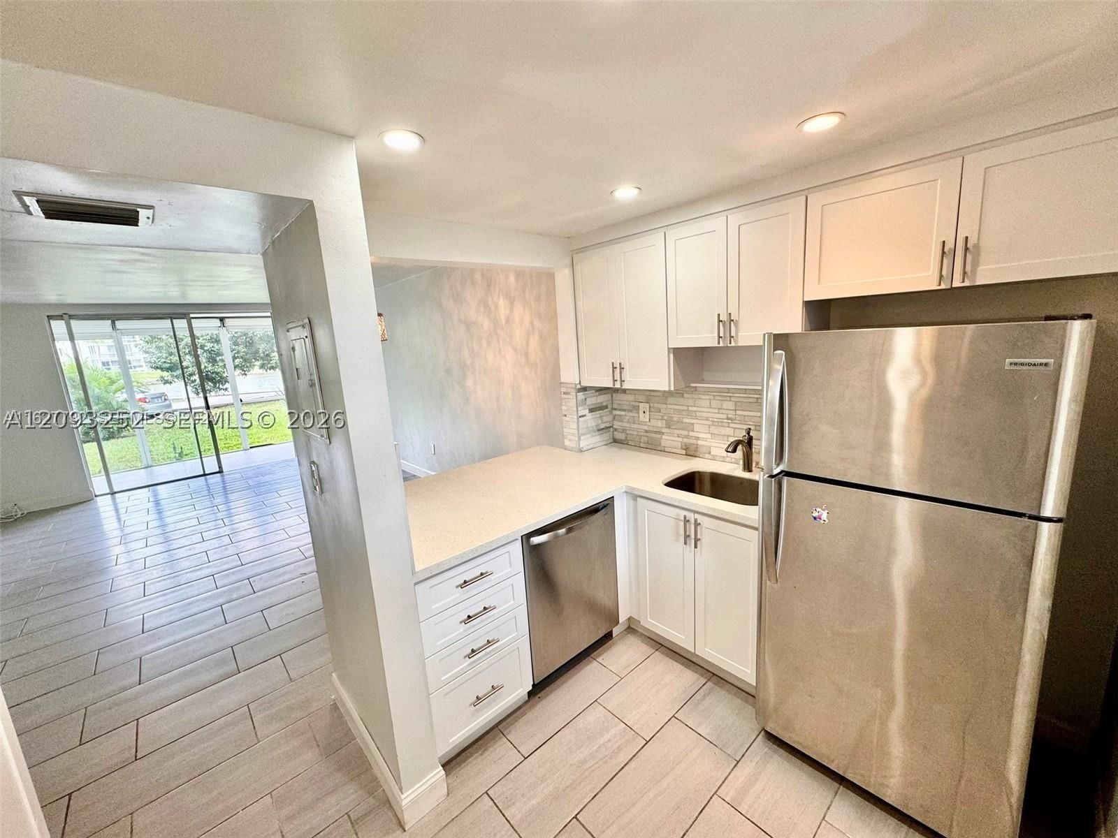 Real estate property located at 2905 Point East Dr L102, Miami-dade, Point East Sec Iii Condo, Aventura, FL