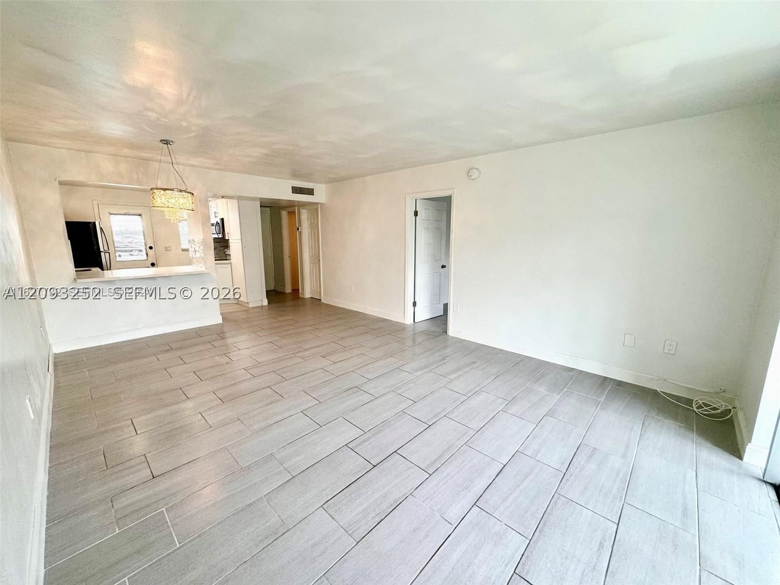 Real estate property located at 2905 Point East Dr L102, Miami-dade, Point East Sec Iii Condo, Aventura, FL