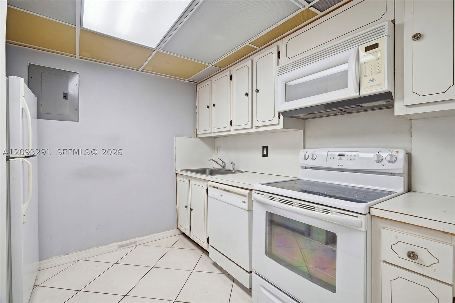 Real estate property located at 3490 Foxcroft Rd B303, Broward, Foxcroft Apts Inc Condo, Miramar, FL