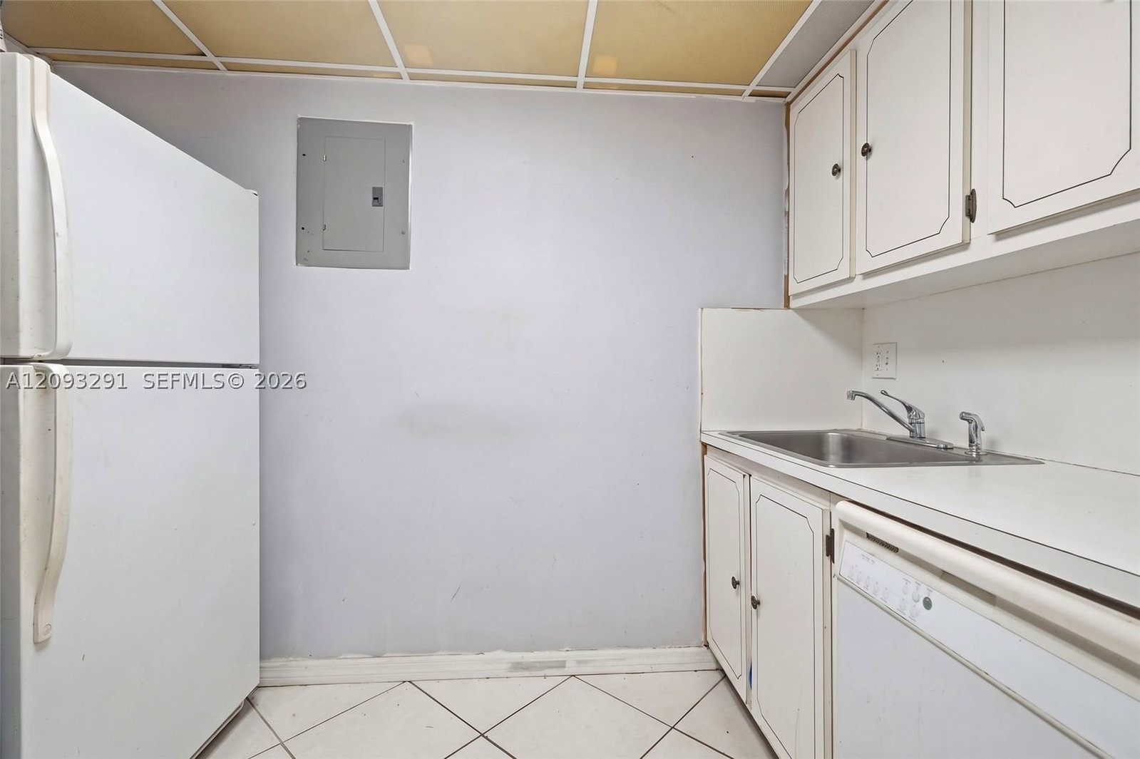 Real estate property located at 3490 Foxcroft Rd B303, Broward, Foxcroft Apts Inc Condo, Miramar, FL