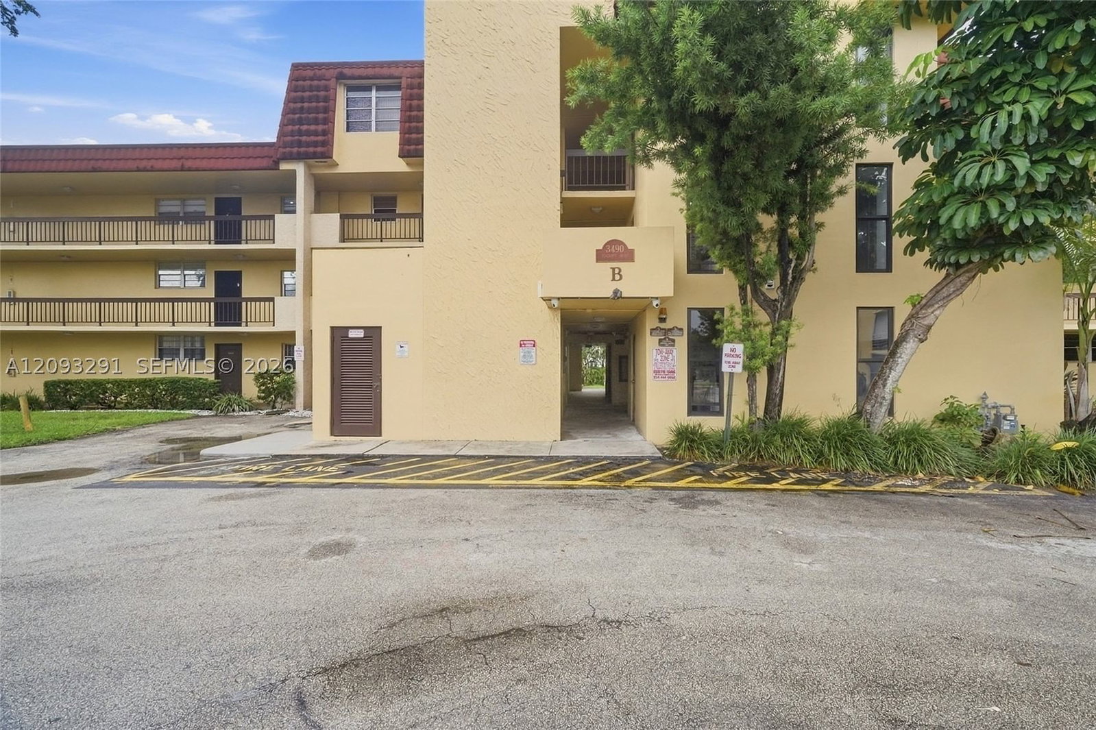Real estate property located at 3490 Foxcroft Rd B303, Broward, Foxcroft Apts Inc Condo, Miramar, FL