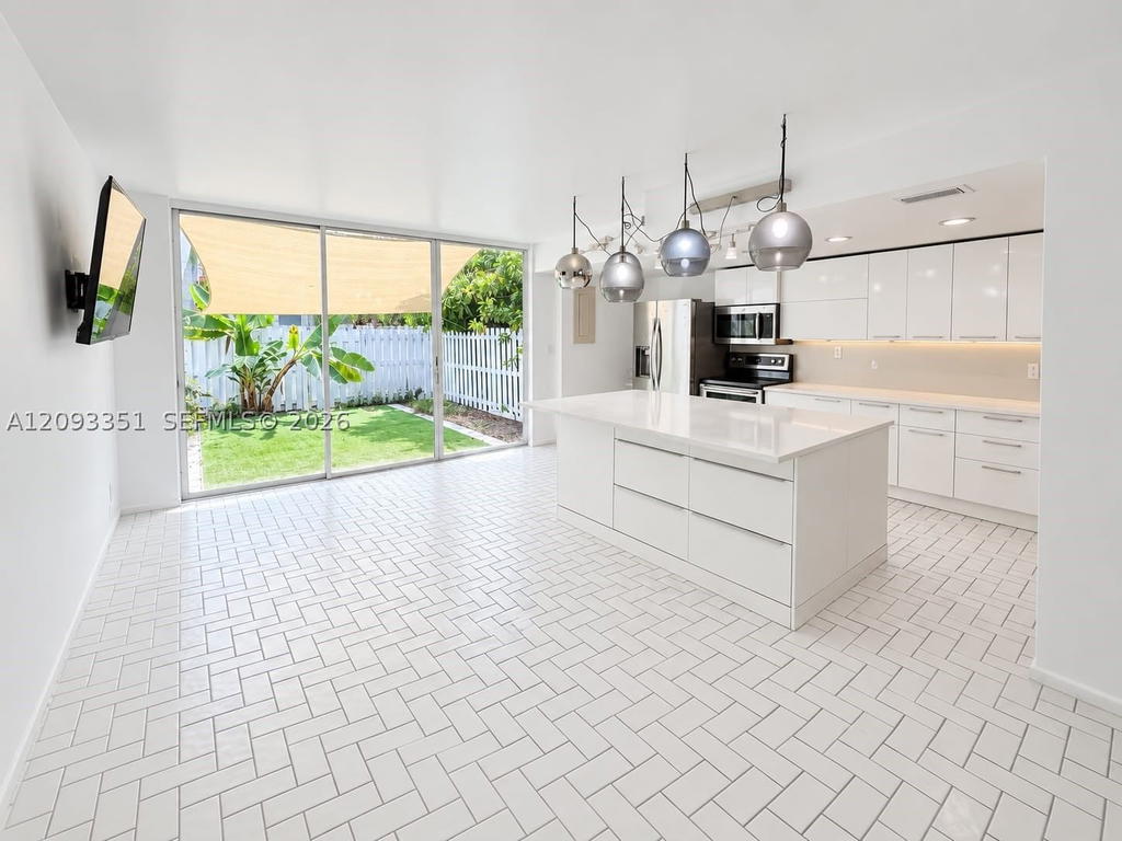 Real estate property located at 712 26th Ave, Broward, Townhouses Of Venetian Pa, Hallandale Beach, FL