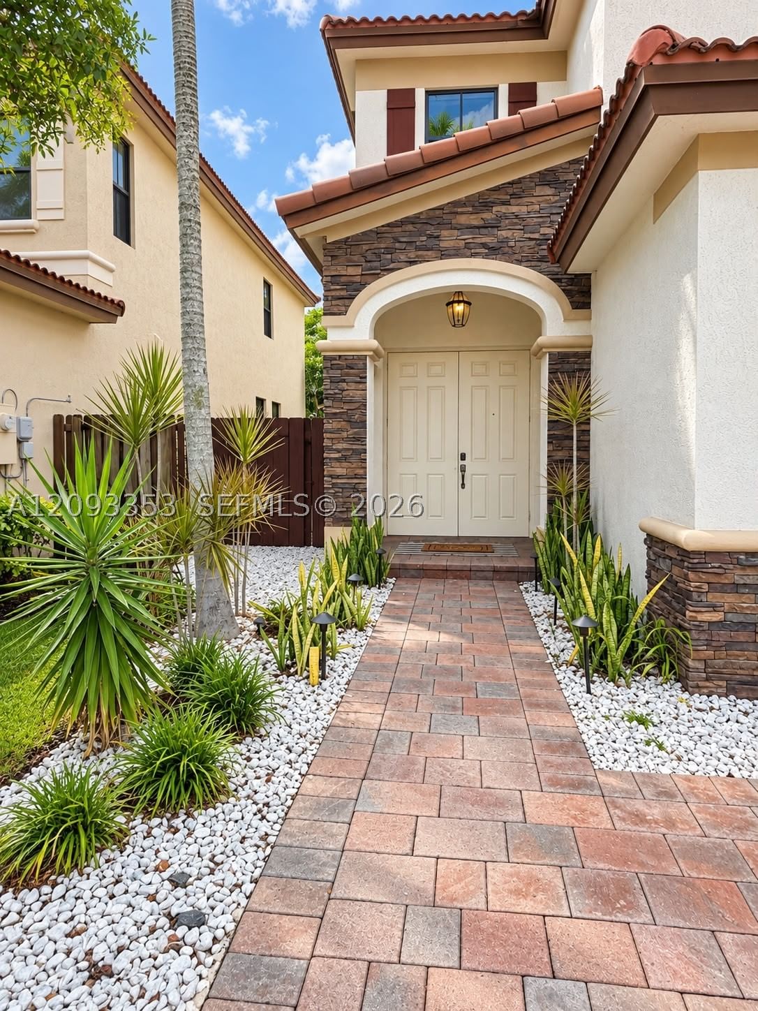 Real estate property located at 8830 101st Pl, Miami-dade, Isles At Grand Bay, Doral, FL