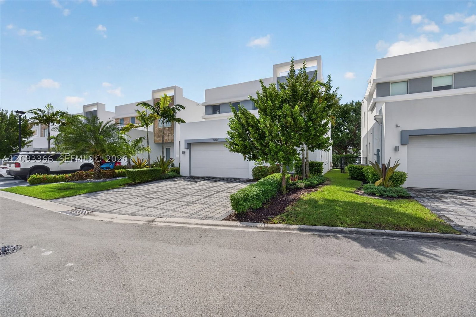 Real estate property located at 10370 67th Ter, Miami-dade, Doral Palms South, Doral, FL