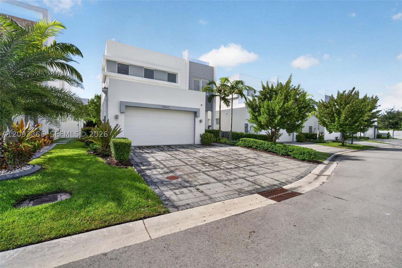 Real estate property located at 10370 67th Ter, Miami-dade, Doral Palms South, Doral, FL