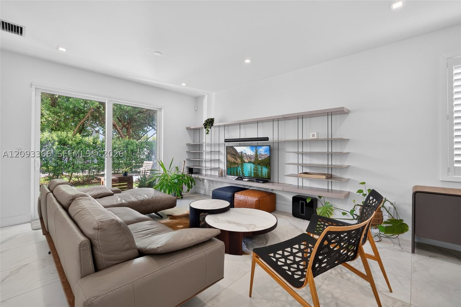 Real estate property located at 10370 67th Ter, Miami-dade, Doral Palms South, Doral, FL