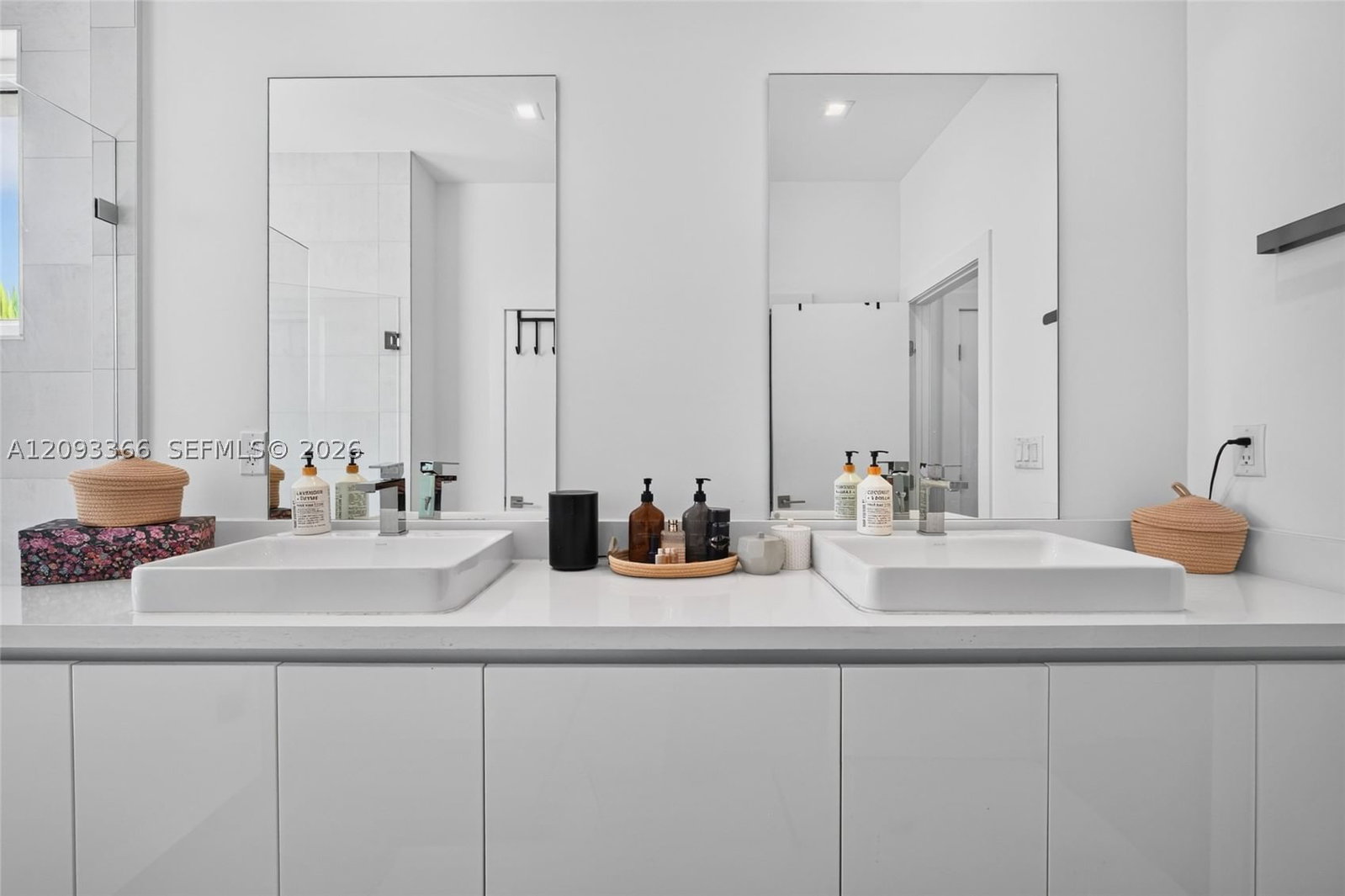 Real estate property located at 10370 67th Ter, Miami-dade, Doral Palms South, Doral, FL