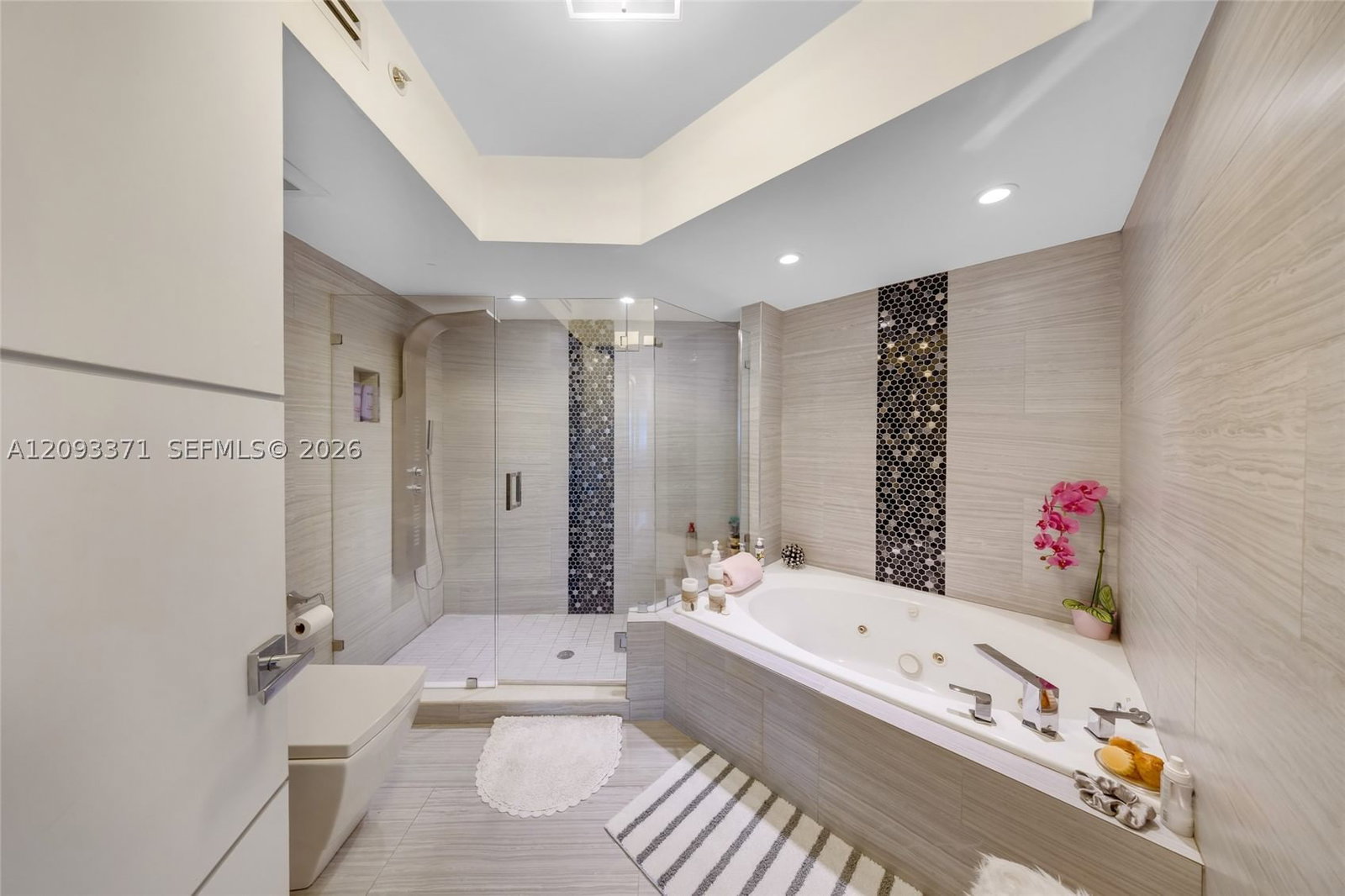 Real estate property located at 6301 Collins Ave #2107, Miami-dade, La Gorce Palace Condo, Miami Beach, FL