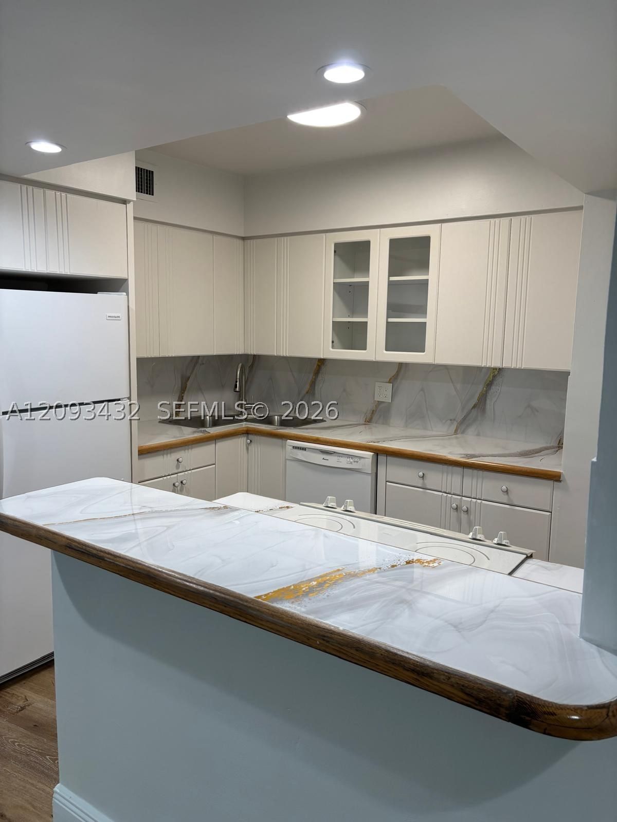 Real estate property located at 900 Bay Dr #721, Miami-dade, King Cole Condo, Miami Beach, FL