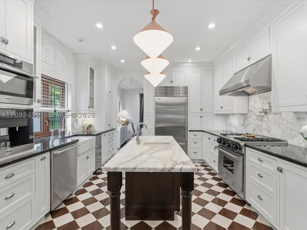 Real estate property located at 421 Sarto Ave, Miami-dade, Coral Gables Country Club, Coral Gables, FL