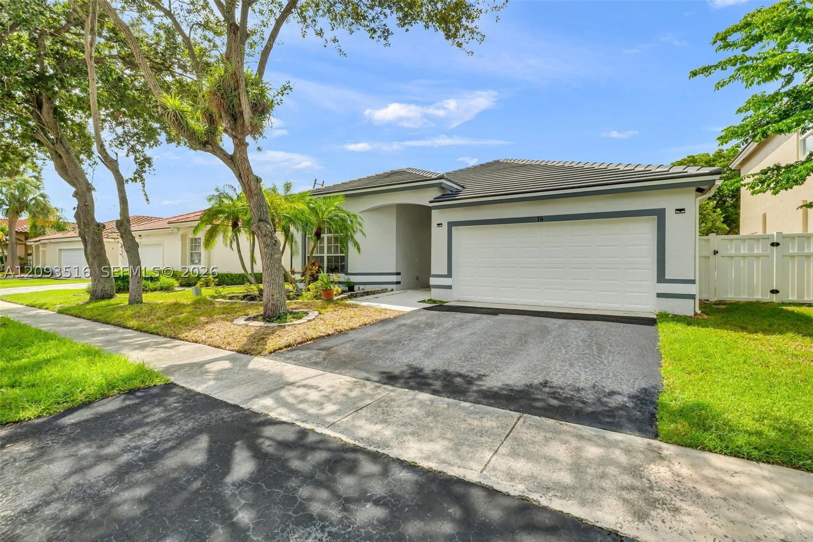 Real estate property located at 16 Gables Blvd, Broward, Bonaventure, Weston, FL