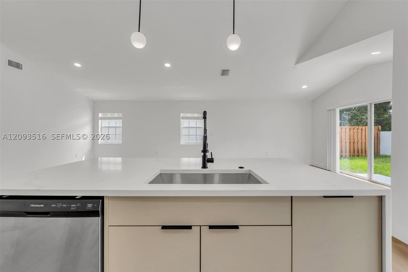 Real estate property located at 16 Gables Blvd, Broward, Bonaventure, Weston, FL
