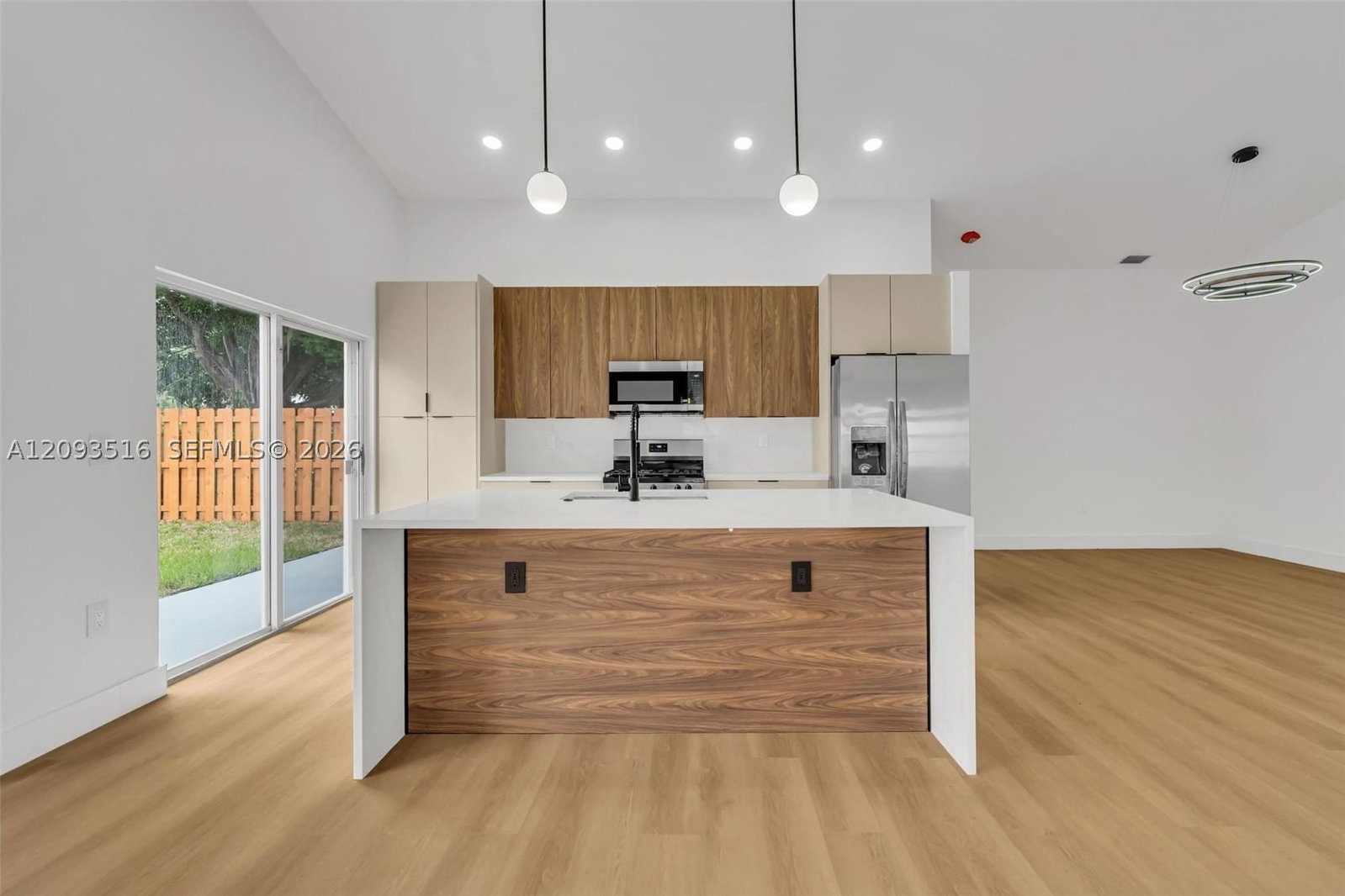 Real estate property located at 16 Gables Blvd, Broward, Bonaventure, Weston, FL