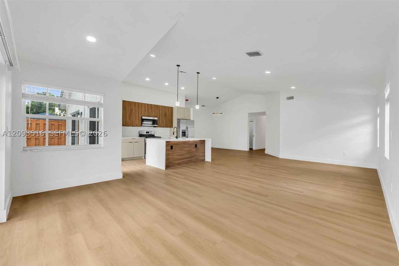 Real estate property located at 16 Gables Blvd, Broward, Bonaventure, Weston, FL